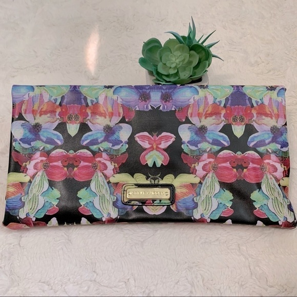 Steve Madden Handbags - Steve Madden Fold Over Folding Magnetic Floral Bag Clutch
